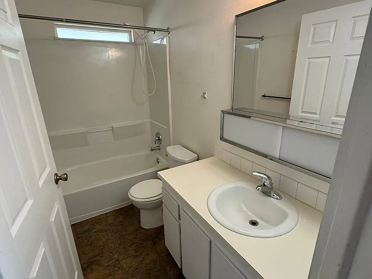 1042 N 17th St #3 — Photo 8