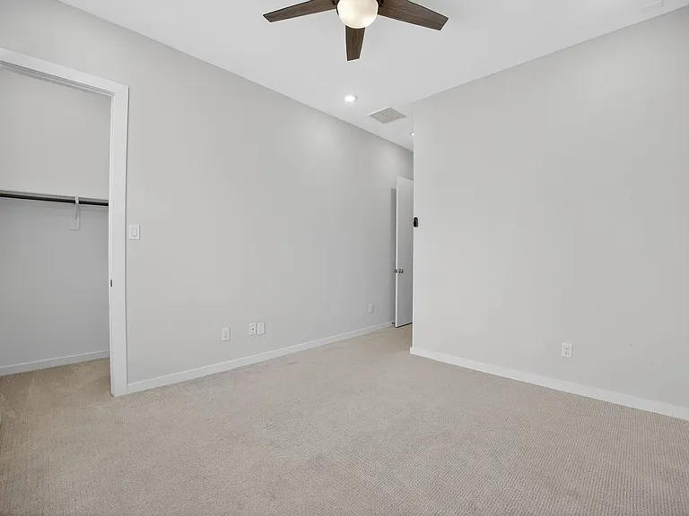 619 Thornton Oaks Ln — Photo 17