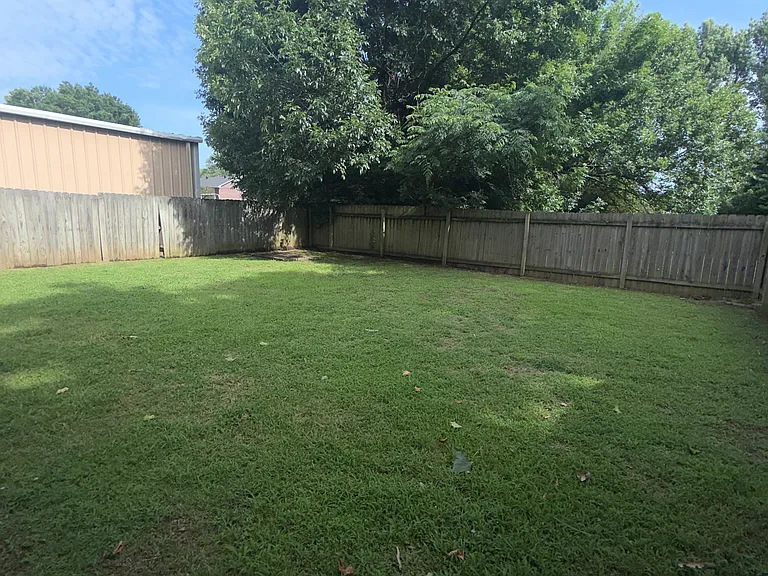 1819 Robins St — Photo 3