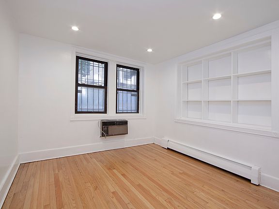 5th image of 240 W 74th St #1