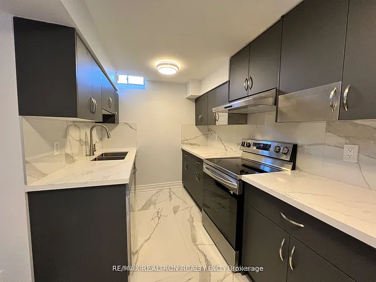 122 Auckland Dr #BASEMENT — Photo 3