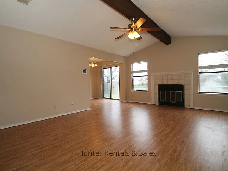 1100 Goodhue Dr — Photo 17