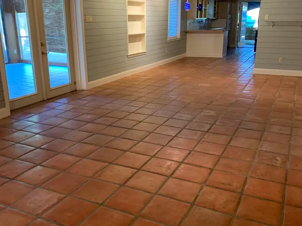 202 Hardy Ln, Bacliff, TX 77518
