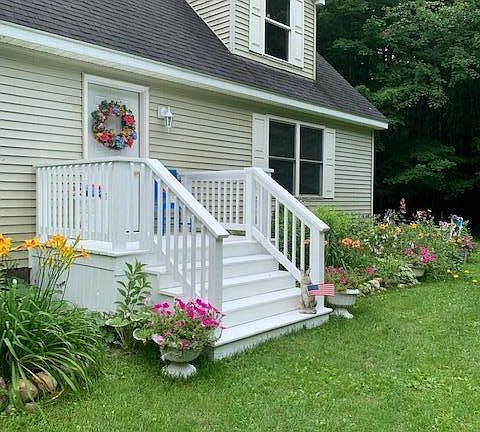 3rd image of 10000 Walander St NE