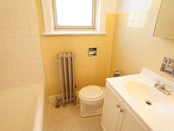4th image of 2536 N Sawyer Ave APT 308