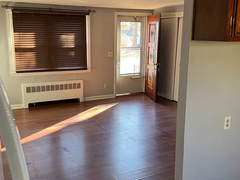 View from kitchen to livingroom