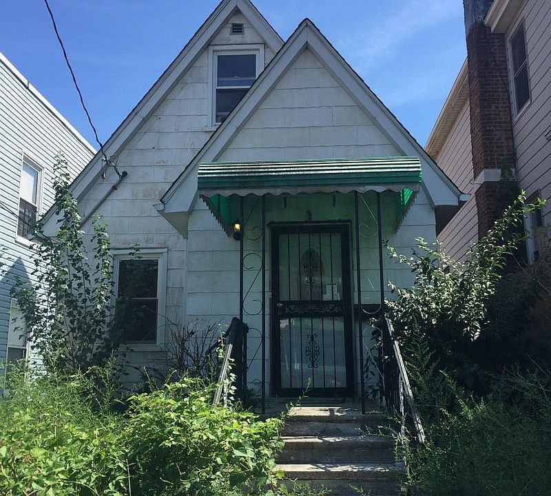 2nd image of 2930 Throop Ave