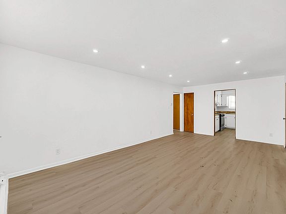 4th image of 1317 Calumet Ave APT 2