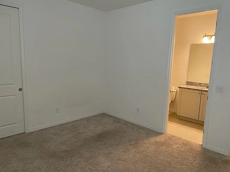 711 Steerview St — Photo 14