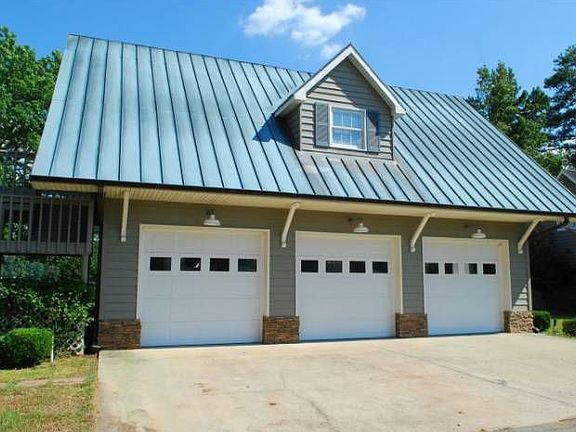 3 Car Garage with Apt