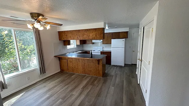 2 bed, 1085 sqft, $2,050 — Photo 4
