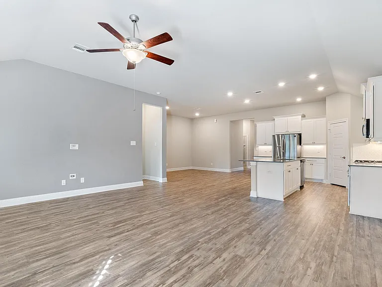 18716 Laurel Hills Dr — Photo 10