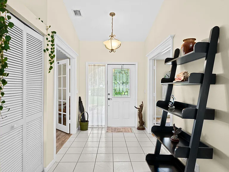 1707 Primrose Ln — Photo 5