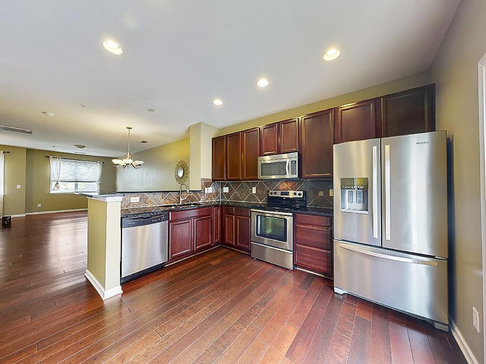 1st image of 2652 Weddington Ave