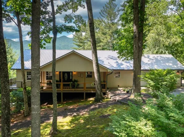 307 White Pine Dr, Hayesville, NC 28904