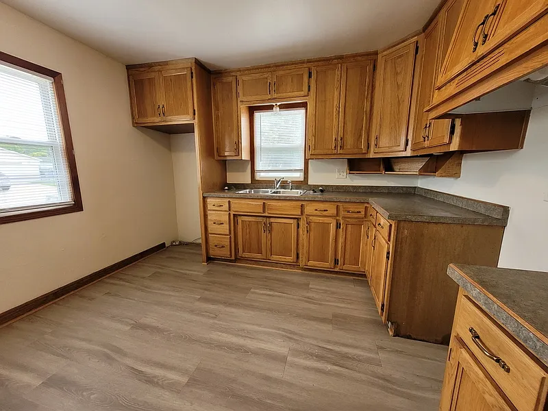 3 bed, 1.0 bath, $1,699 — Photo 2