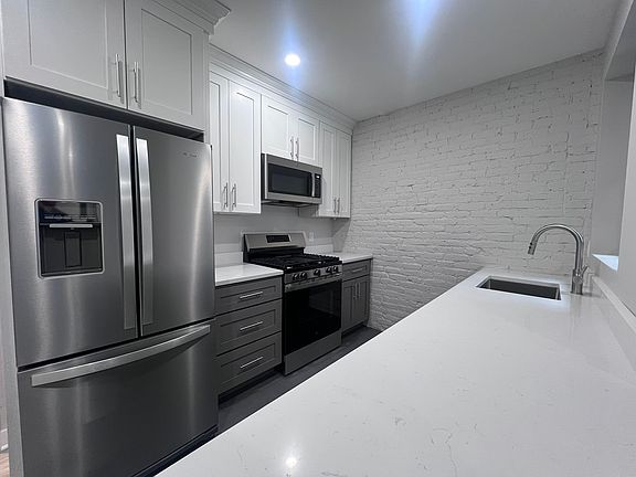 5th image of 12 Blackwood St APT 204