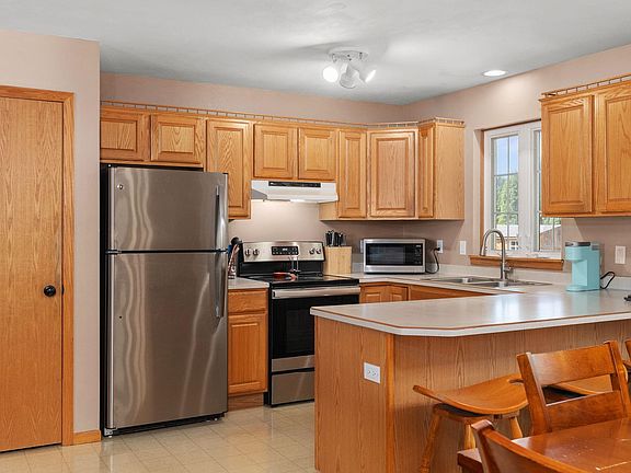 3rd image of 556 Ronald Lee Cir