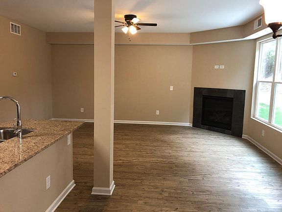 5th image of 977 Valley Rock Dr