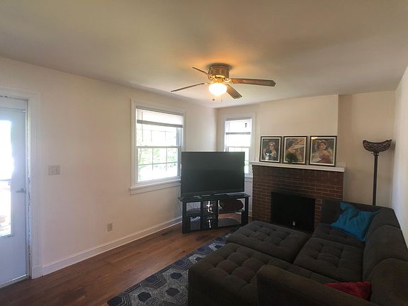 3rd image of 2627 Dellrose Ave