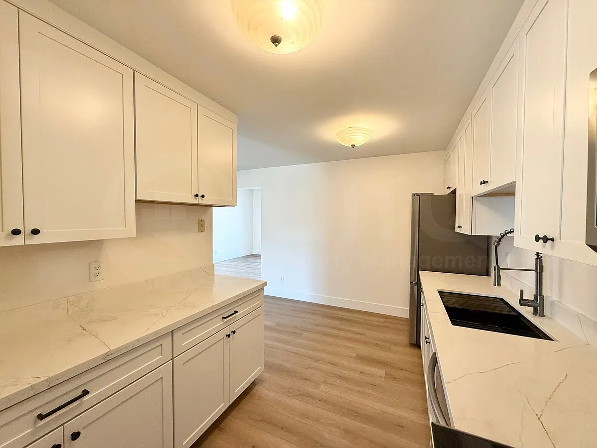 3 bed, 2.0 bath, 1768 sqft, $2,099 — Photo 4