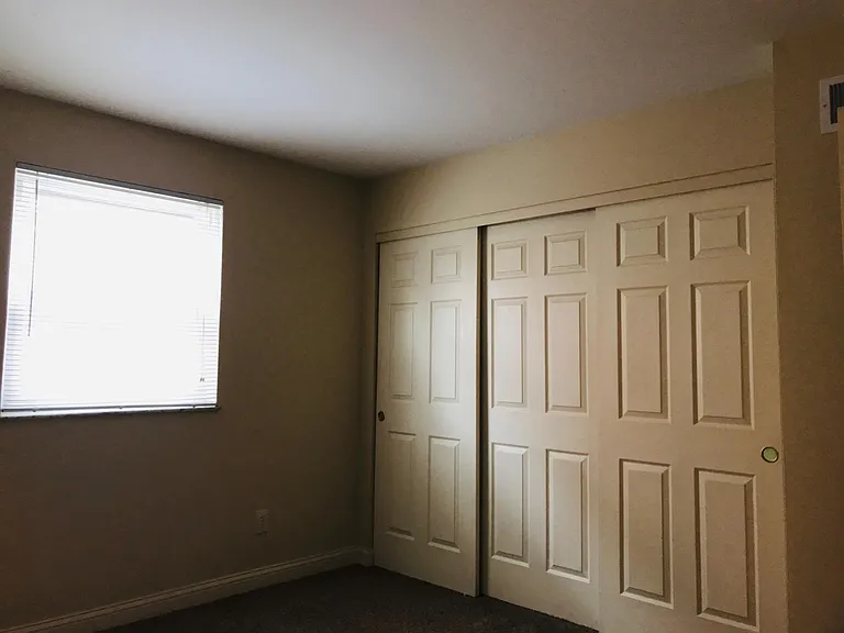 1401 Broadview Ave — Photo 6
