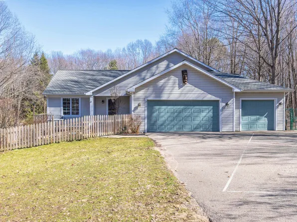 319 S Union St, Douglas, MI 49406