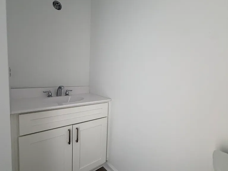121 Westover Dr — Photo 27