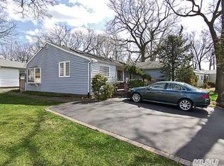 1261 Meadowbrook Rd, Merrick, NY 11566