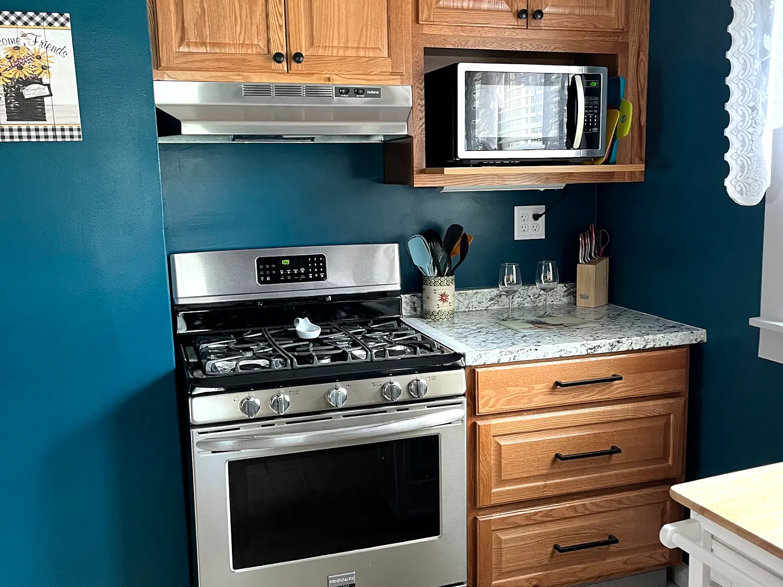 2 bed, 1.5 bath, 1296 sqft, $2,000 — Photo 3