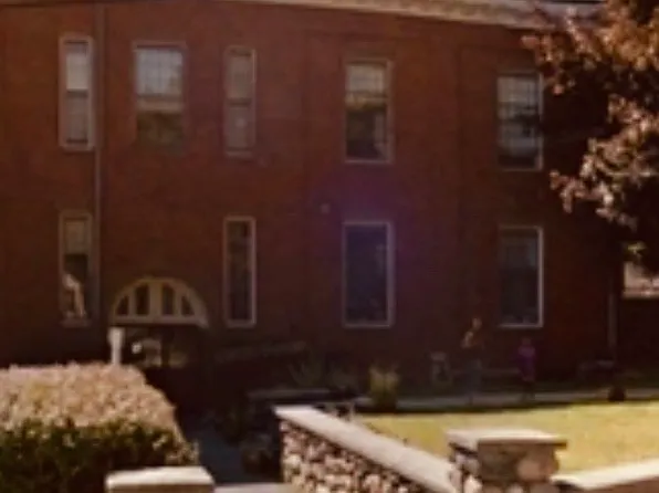40 School St APT 10, Haverhill, MA 01830