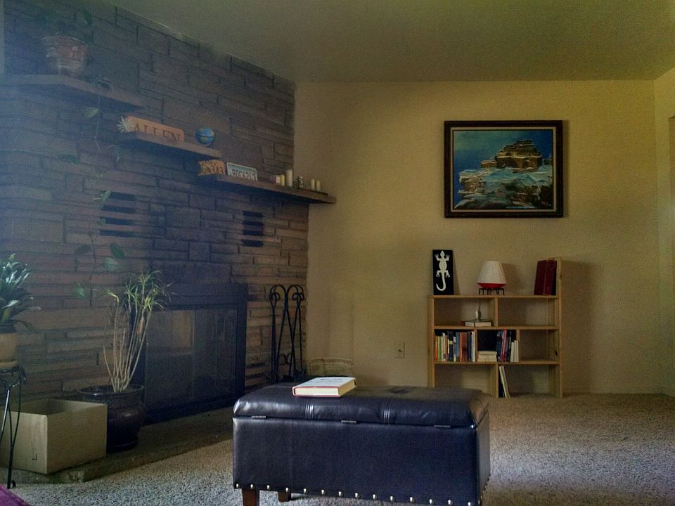 2nd image of 3013 N Loma Vista Dr