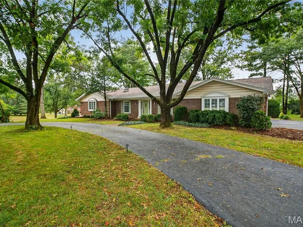 390 Pebble Valley Dr, Saint Louis, MO 63141