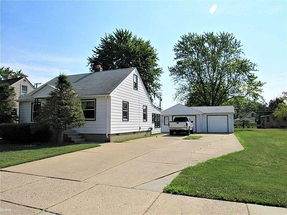 2nd image of 27720 Edward St