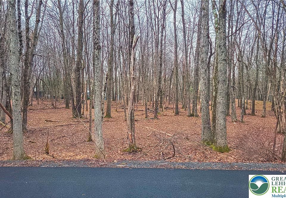 2nd image of Crescent Way #206