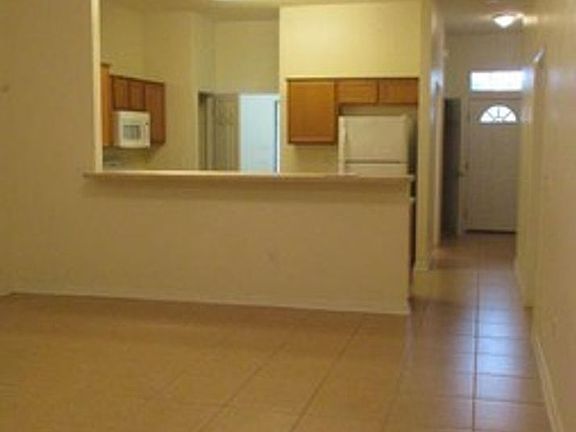 3rd image of 713 N Park Blvd E