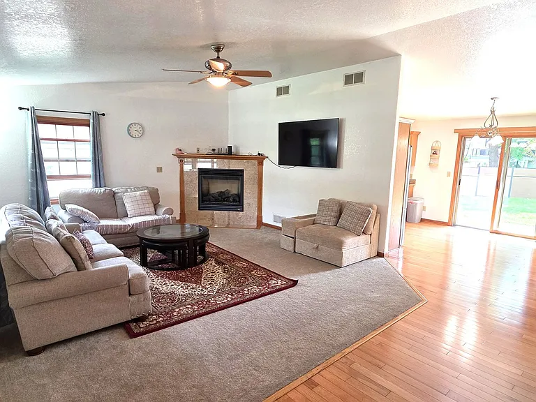 5345 S 43rd St — Photo 3
