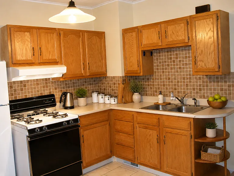 231 Roosevelt Ave — Photo 4