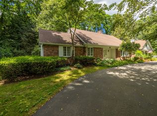 12 New England Dr, Rochester, NY 14618