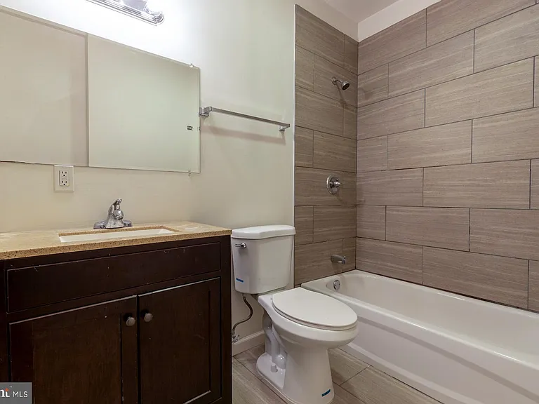 1429 Poplar St #1A — Photo 11