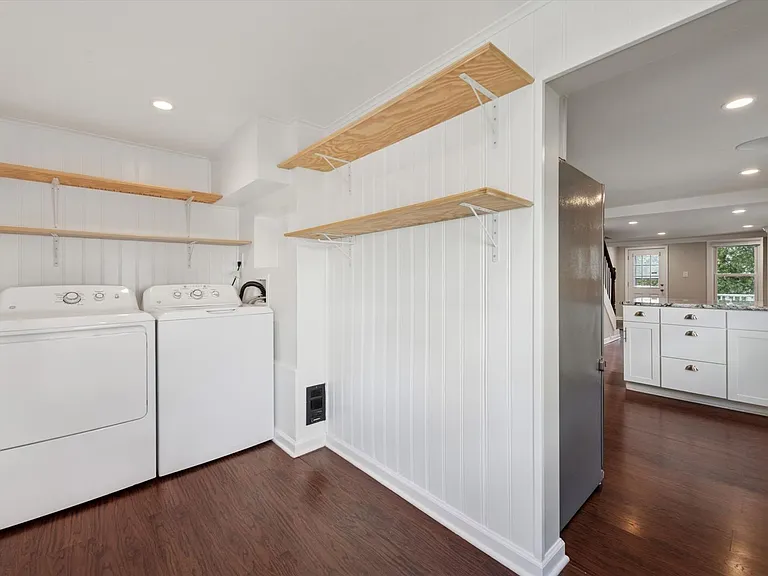 509 E Barnard St — Photo 4