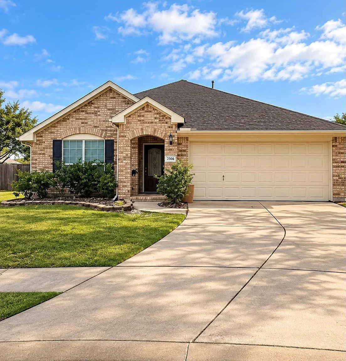 4 bed, 2.0 bath, 2011 sqft, $2,350 — Photo 1