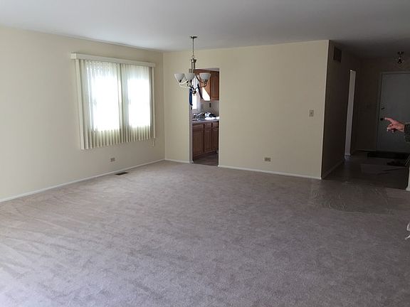 4th image of 695 Jody Ln