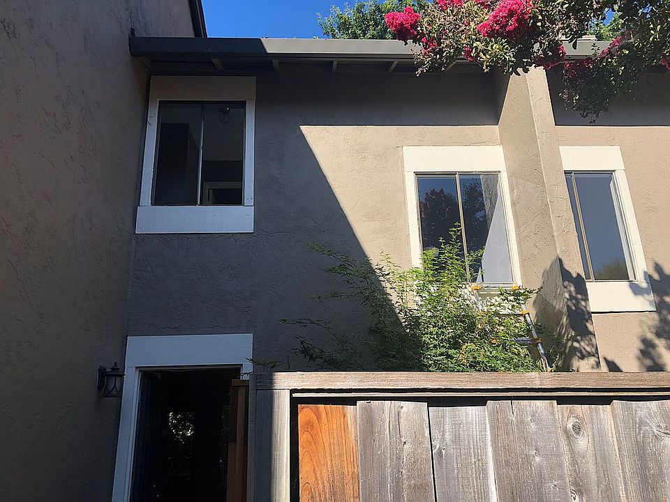 2nd image of 5 Cottonwood Pl