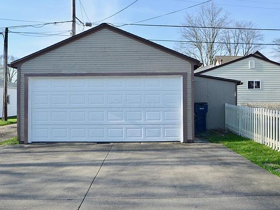 2nd image of 975 Fairlawn Ave