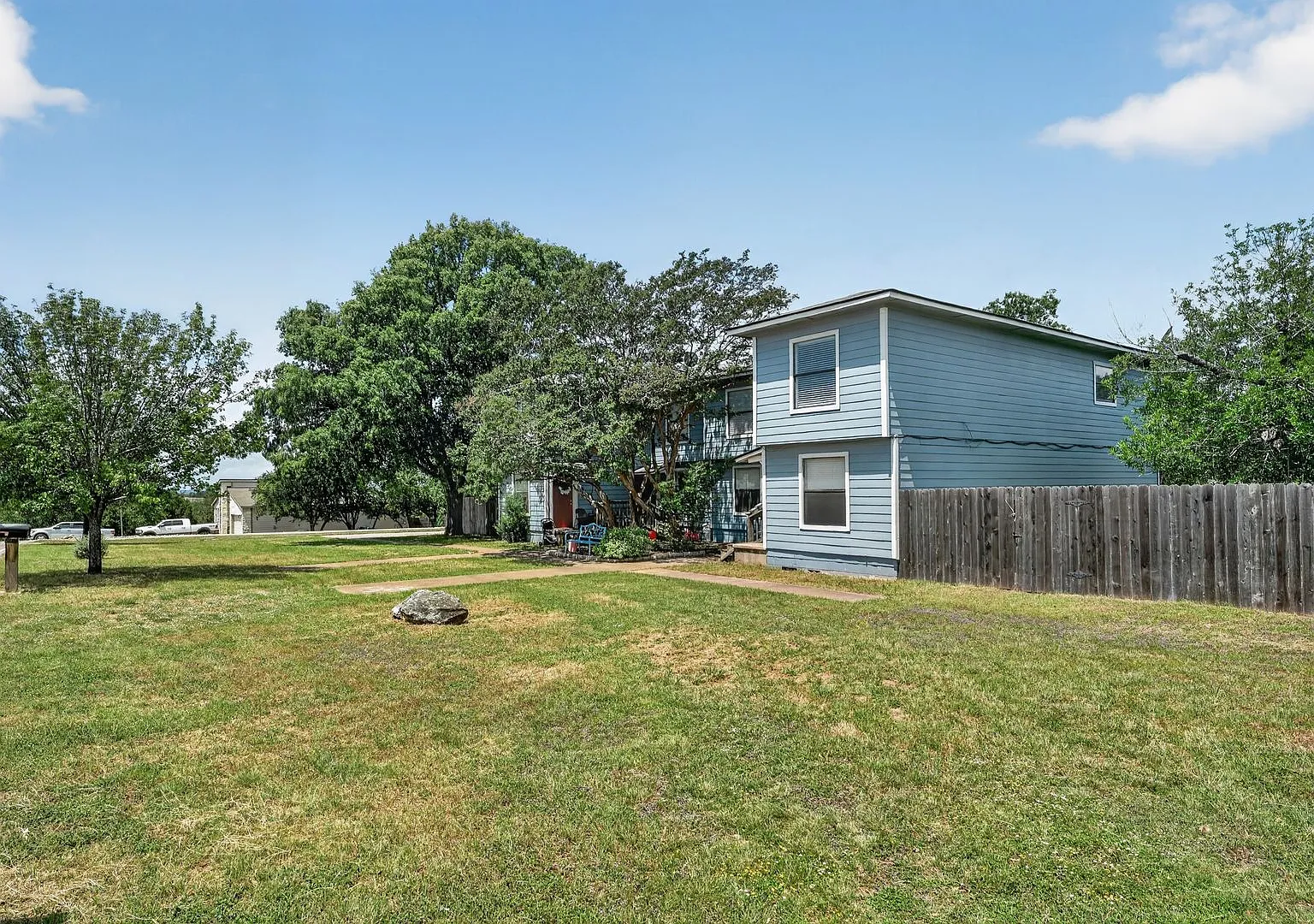 Spacious 4-Bedroom Home with Brand-New Flooring + 2 Weeks FREE in Lago Vista! — Photo 2