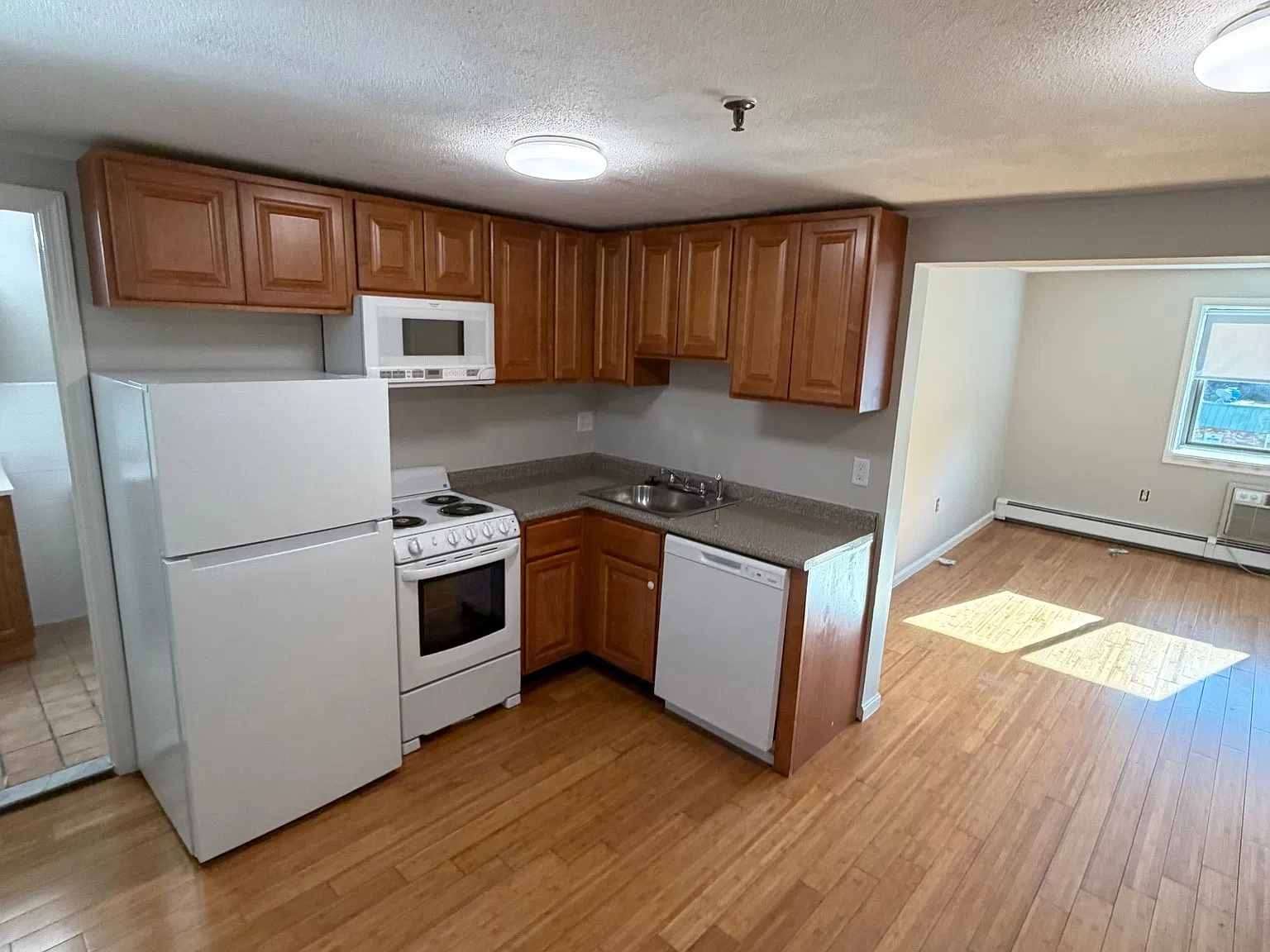 1 bed, 1.0 bath, 500 sqft, $1,700 — Photo 3