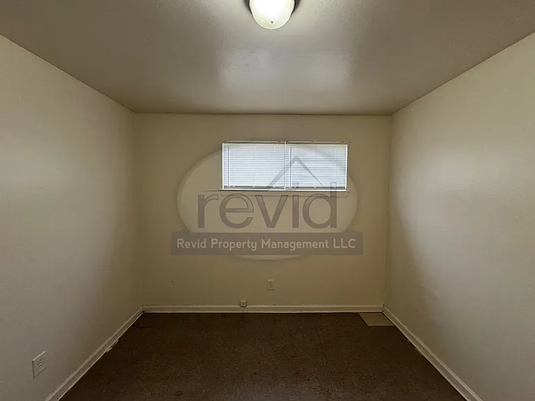 2412 Charjean — Photo 8