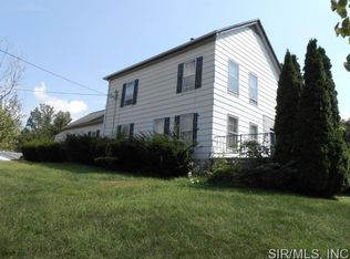 437 N Center St, Carlinville, IL 62626