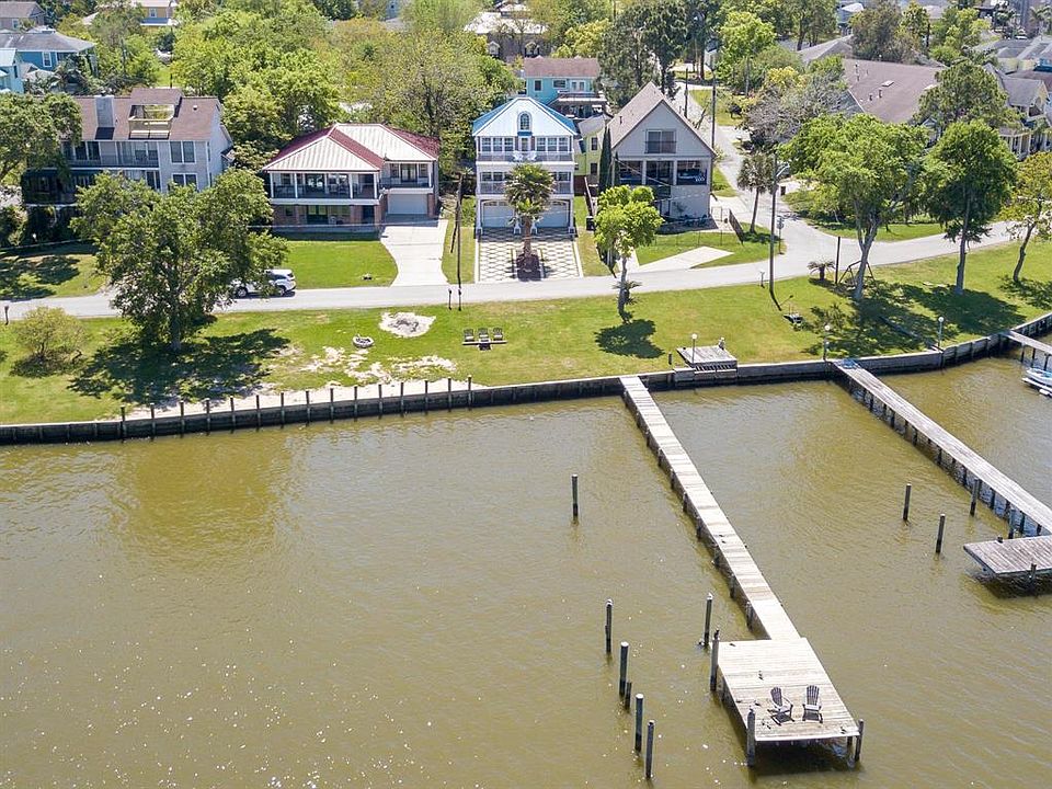 1st image of 1111 N Shore Dr